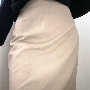 Kay unger skirt, has circle like pattern, khaki, above knee skirt, size 8.
